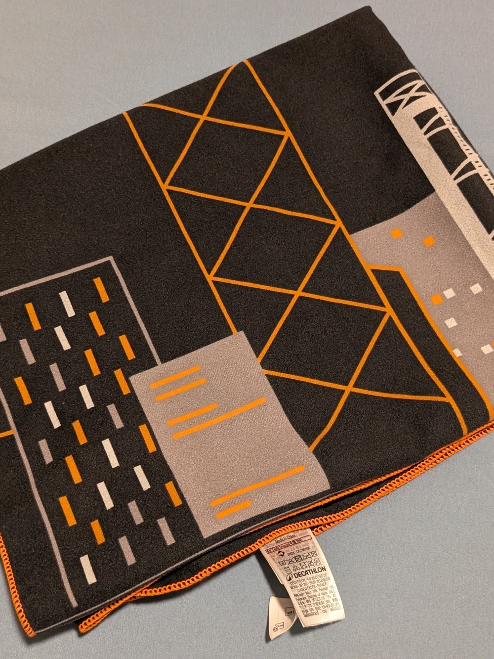 Hong Kong Cityscape Print Quickdry Towel in Black and Orange